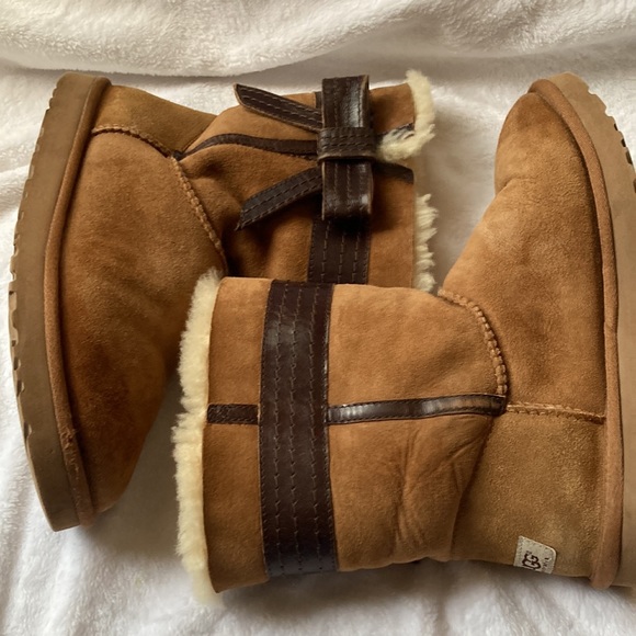 UGG Josette 1003174 Chestnut Boots. Size 10 - Picture 8 of 17